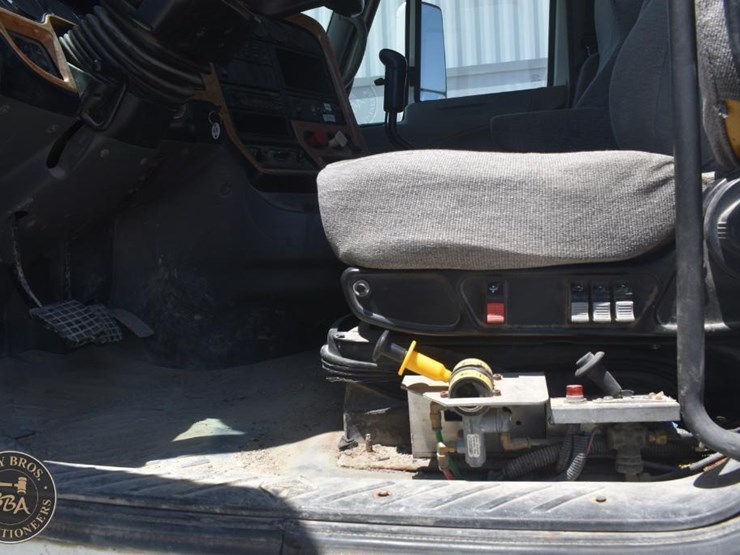 2010-international-prostar-image-35