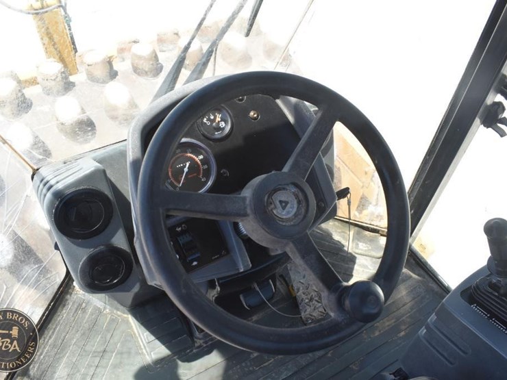 2012-caterpillar-cp56-image-52