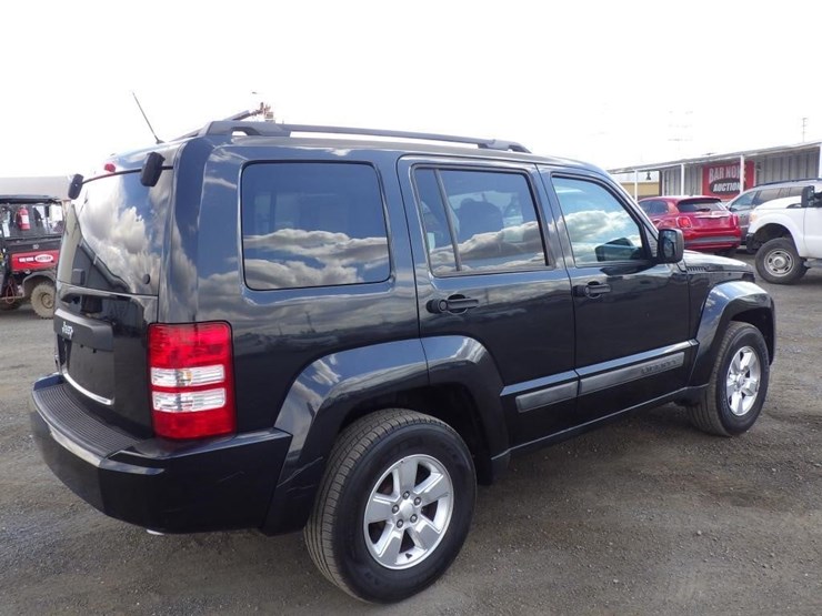 2012-jeep-liberty-image-3