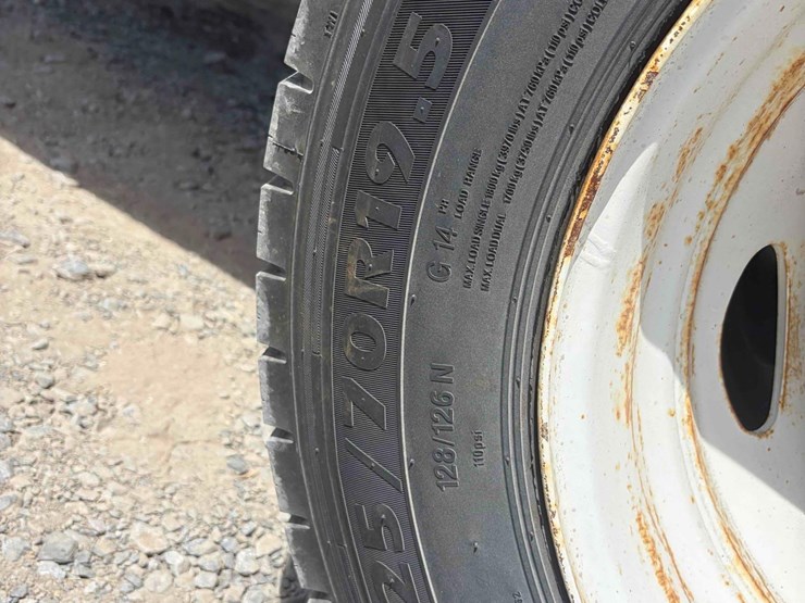 2016-ford-f550-image-8
