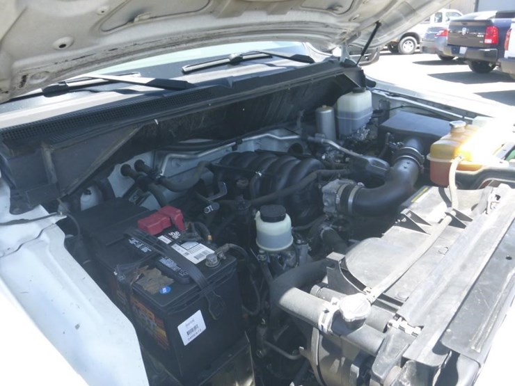 2016-nissan-nv2500-image-11