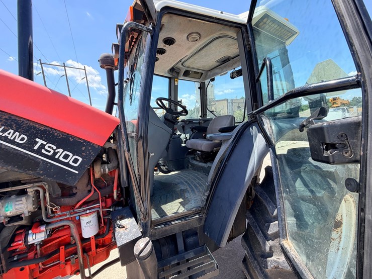 2000-new-holland-ts100-image-52