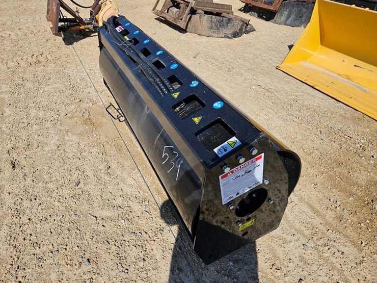 #5110-•-agt-mower-king-ssvr72-vibratory-roller-image-1