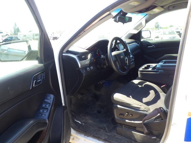 2017-chevrolet-suburban-image-5
