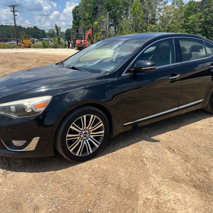 2014 Kia Cadenza 4-Door Sedan (155,518 Miles)