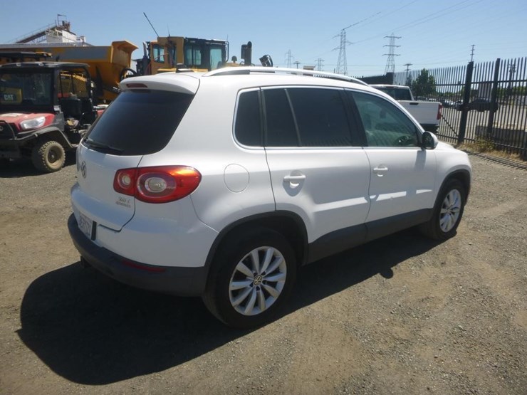 2011-volkswagen-tiguan-image-3