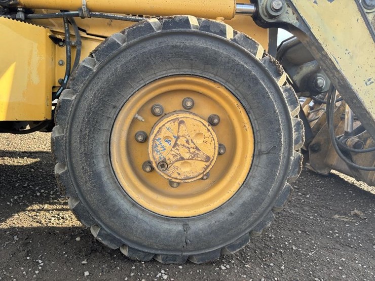 2010-deere-210lj-image-27