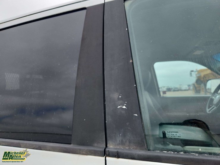 2011-dodge-3500-image-34