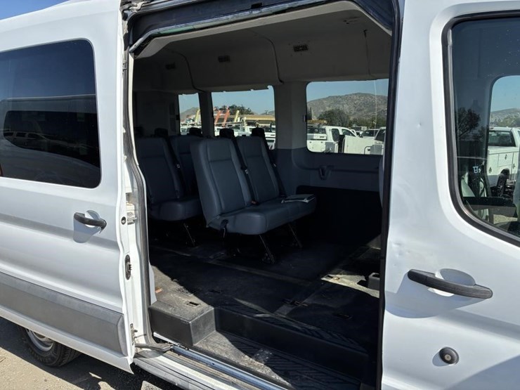 2017-ford-transit-image-11