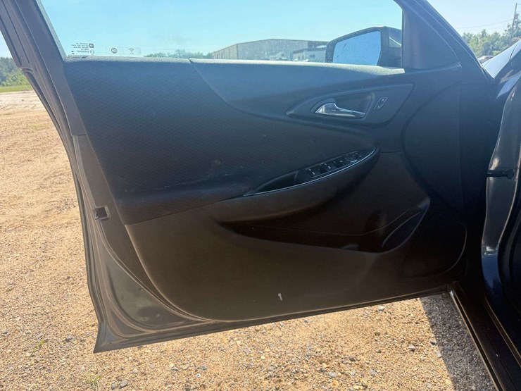 2019-chevrolet-malibu-4-door-sedan-(140,696-miles)-image-8