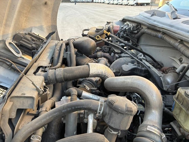 2016-ford-f650-xlt-image-14