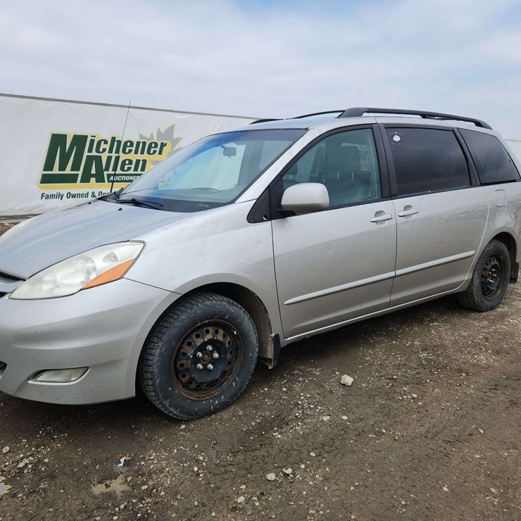 2007 TOYOTA SIENNA LE