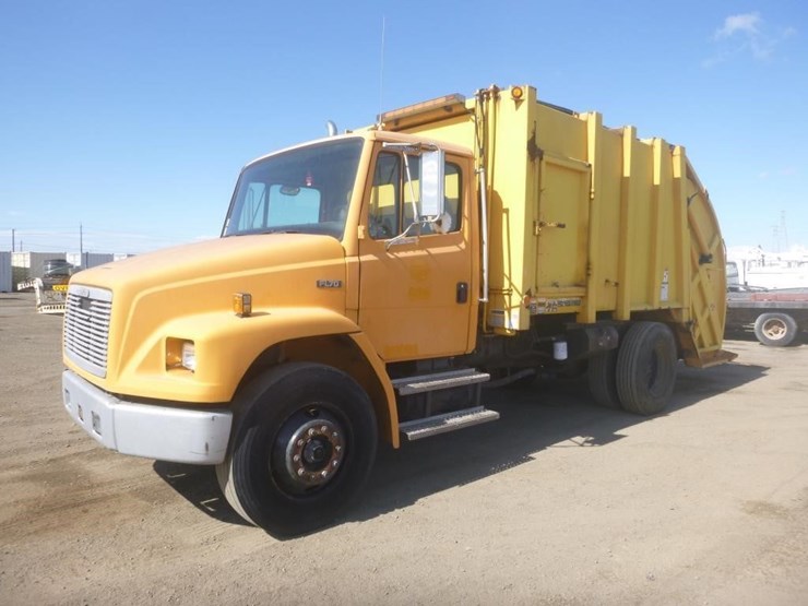 1996-freightliner-fl70-image-1