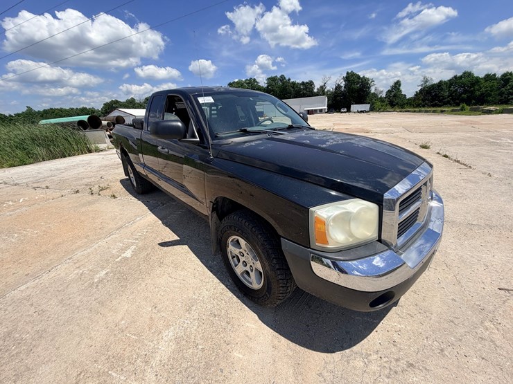 2005-dodge-dakota-image-12