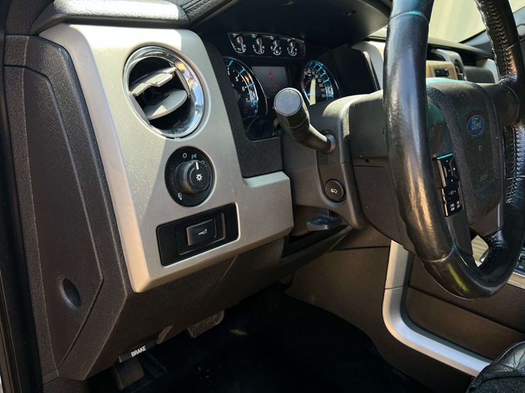 2011-ford-f150-lariat-image-32
