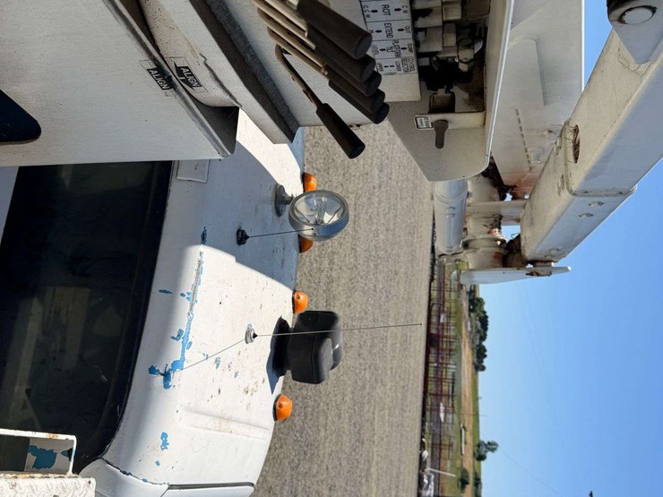 2004-ford-f550-image-27