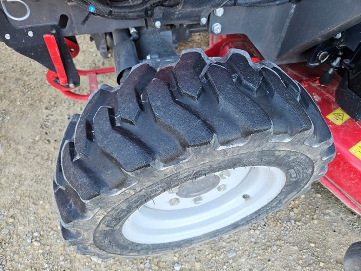 massey-ferguson-1735m-image-13