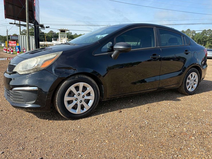 2016-kia-rio-4-door-awd-sedan-(87,338-miles)-image-1