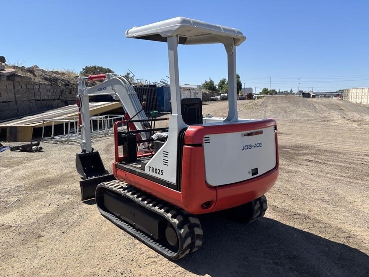 takeuchi-tb025-image-4