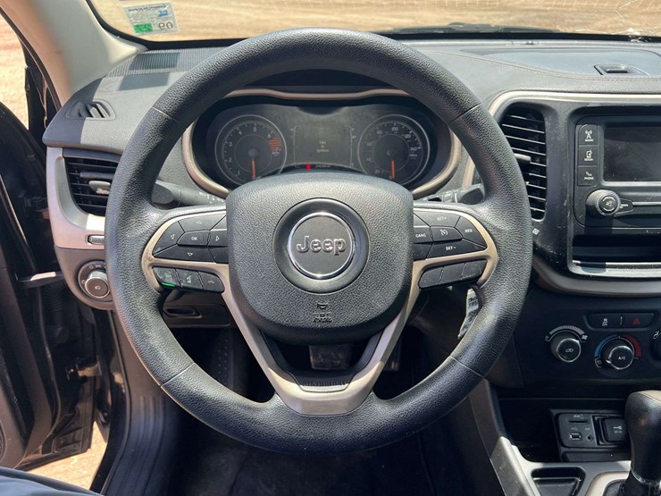 2018-jeep-cherokee-image-12