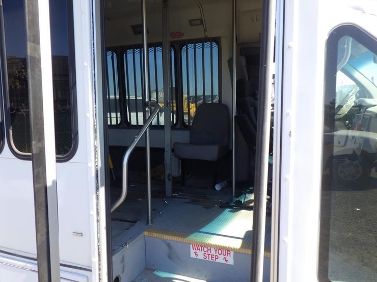 2009-chevrolet-express-3500-image-6
