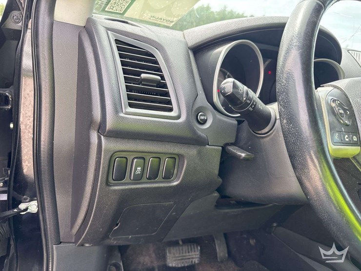 2015-mitsubishi-outlander-image-12