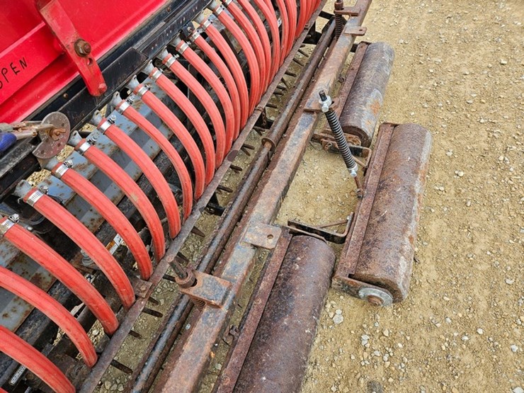 #5067-•-gandy-aera-vator-3pt-spike-seeder-image-12