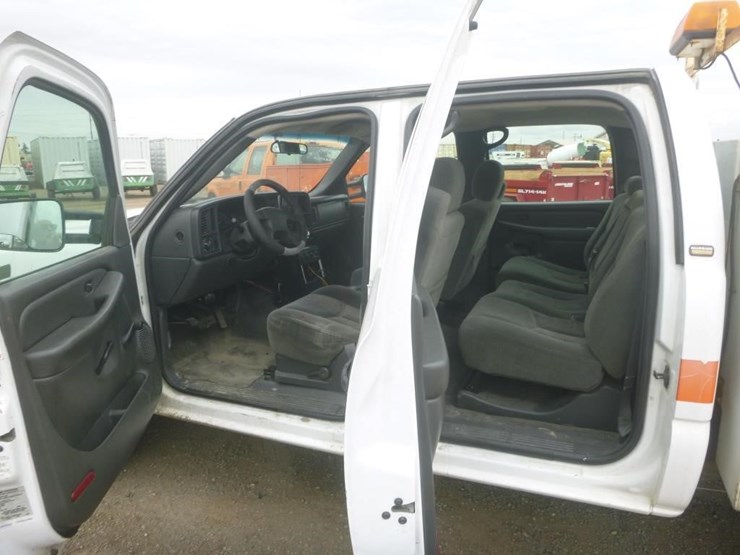 2003-chevrolet-2500-image-9