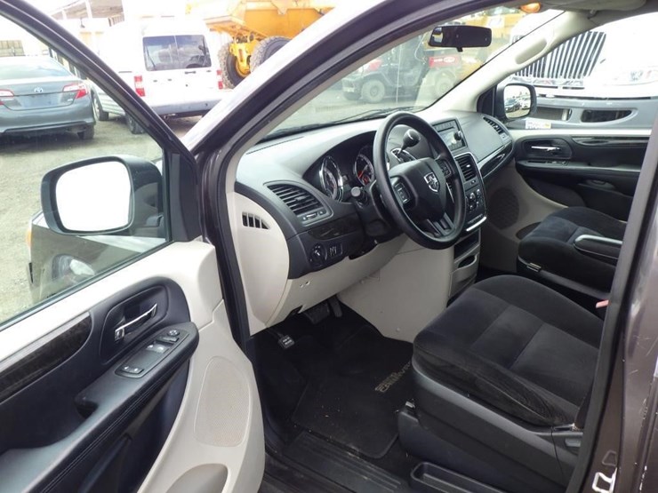 2015-dodge-grand-caravan-image-5