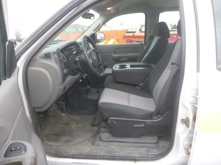 2009-chevrolet-2500-image-11