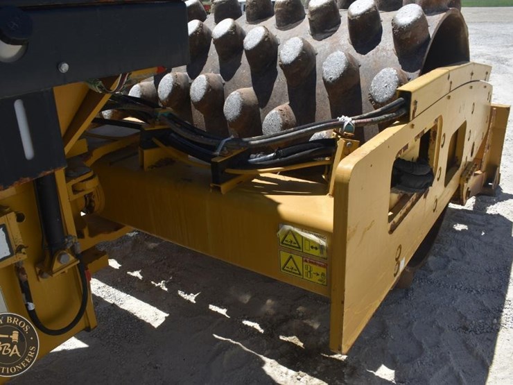 2012-caterpillar-cp56-image-45