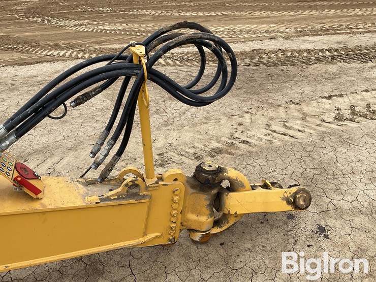 2020-deere-2412e-image-14