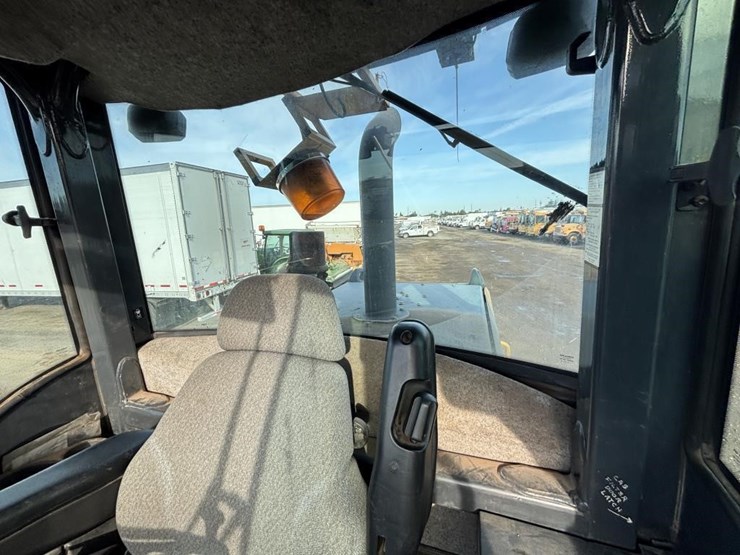 2005-deere-624j-image-41