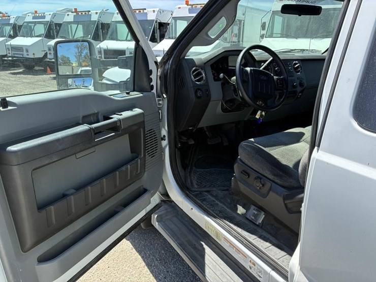 2011-ford-f550-image-14