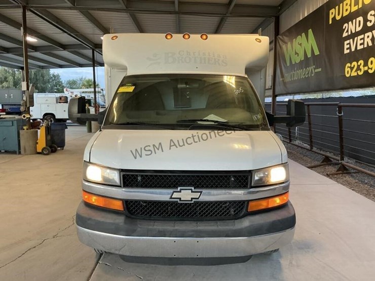 2015-chevrolet-express-3500-image-3