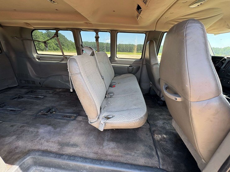 2009-chevrolet-express-3500-image-21