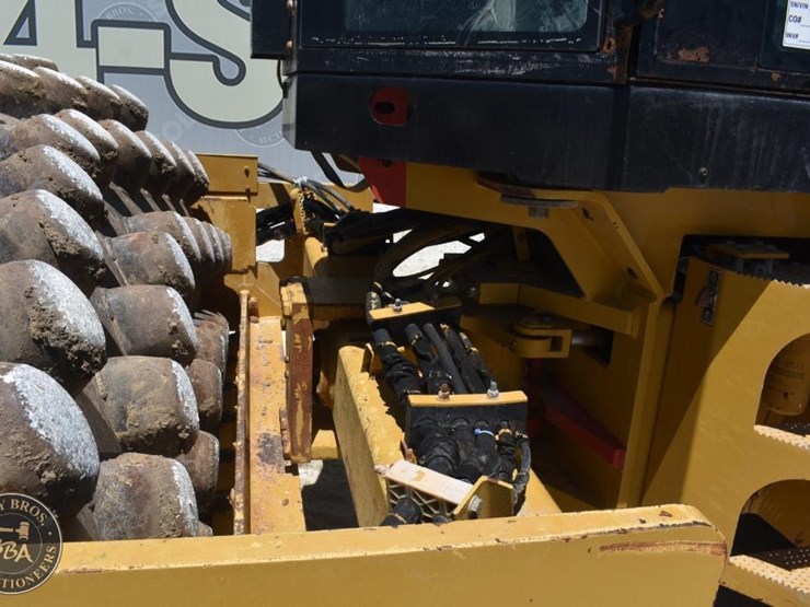 2012-caterpillar-cp56-image-32