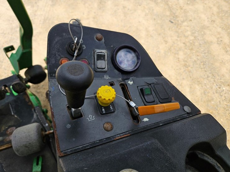john-deere-3245c-image-22