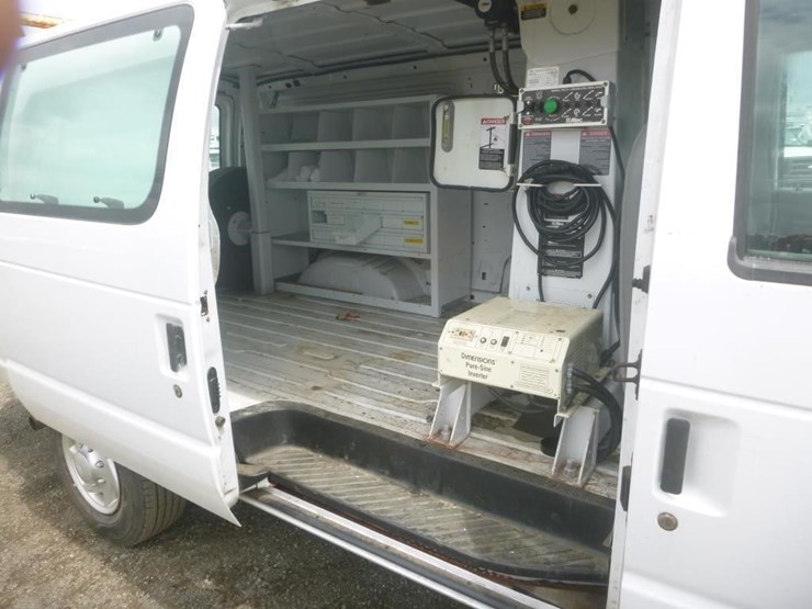 2011-ford-e350-image-15