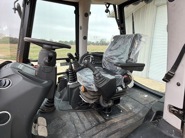 2024-jcb-3cx-image-21