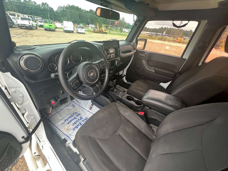 2015-jeep-wrangler-sport-image-11