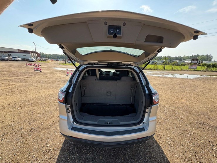 2016-chevrolet-traverse-ls-image-19