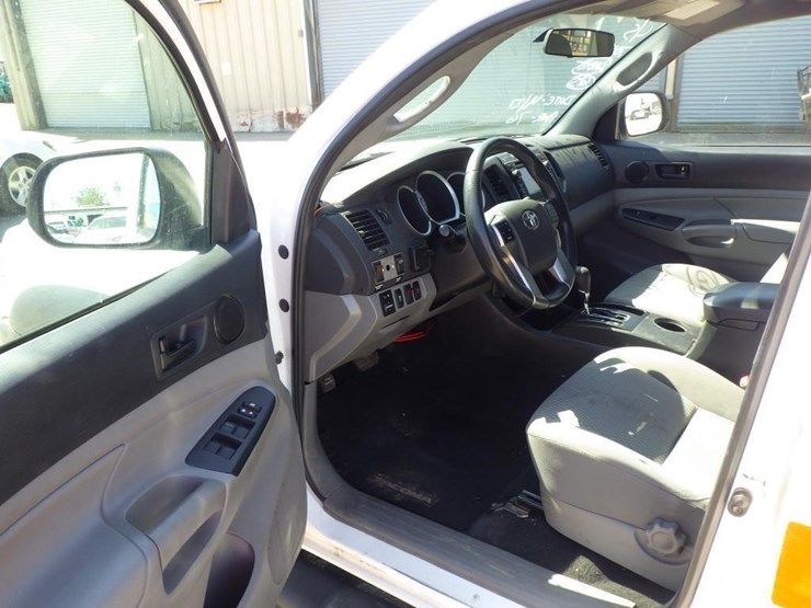 2013-toyota-tacoma-image-6