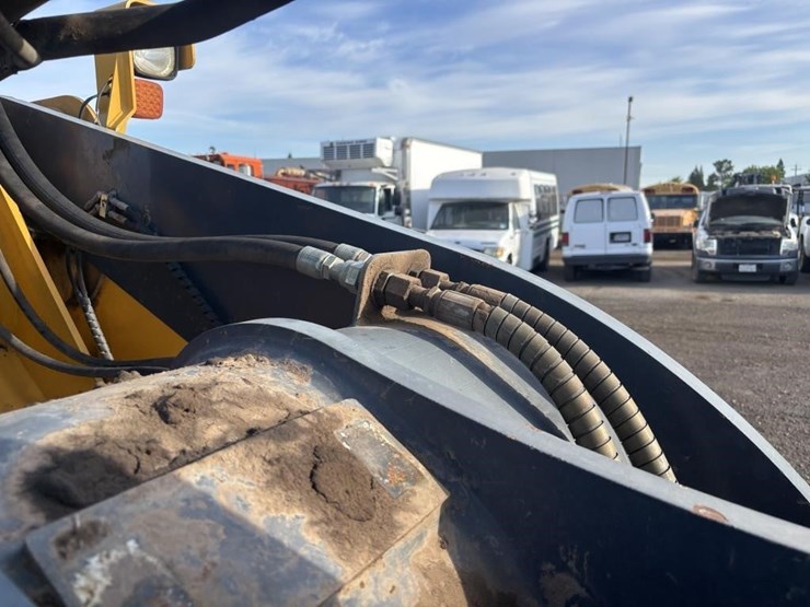 2005-deere-624j-image-16