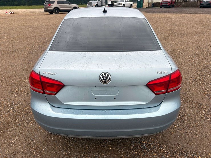2012-volkswagen-passat-se-diesel-4-door-sedan-(172,508-miles)-image-6