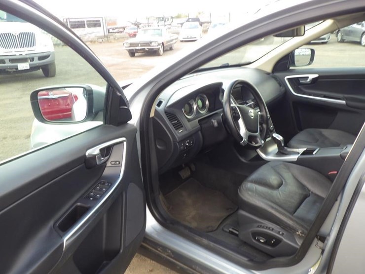 2013-volvo-xc60-image-5