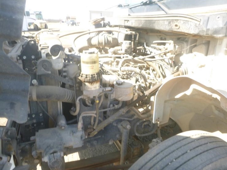 2015-hino-268-image-30