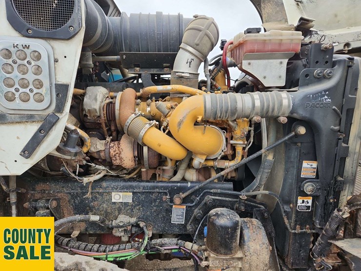 2011-kenworth-t800-image-28