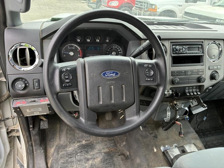 2011-ford-f550-image-19
