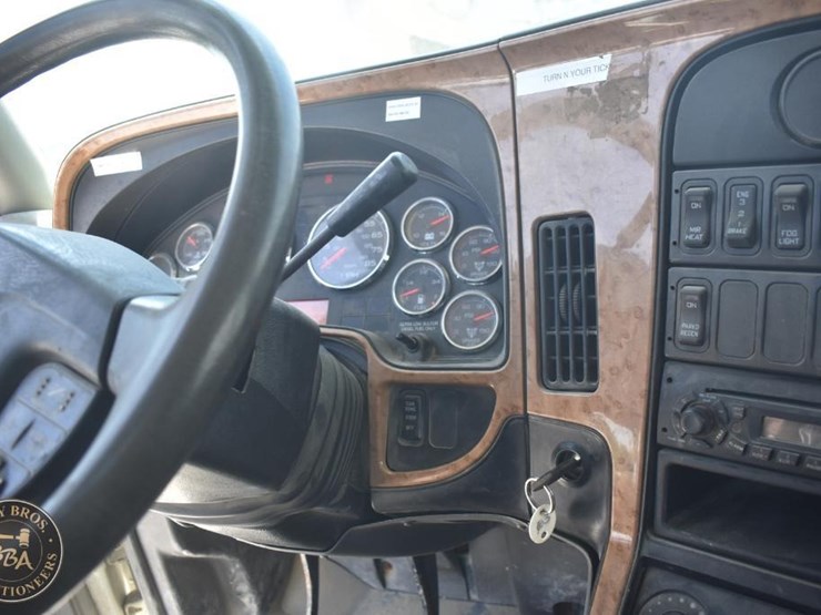 2010-international-prostar-image-42
